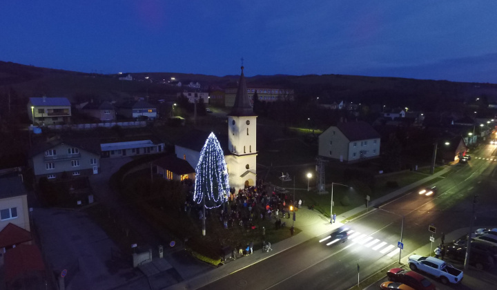 3. fotografia fotogalérie Rozsvietenie vianočného stromčeka
