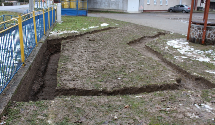 28. fotografia fotogalérie Pomoc z EÚ 2014 - 2020 / Budovanie vstupných prvkov drobnej infraštruktúry - foto