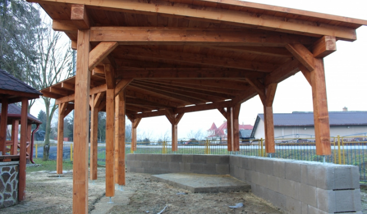 32. fotografia fotogalérie Pomoc z EÚ 2014 - 2020 / Budovanie vstupných prvkov drobnej infraštruktúry - foto