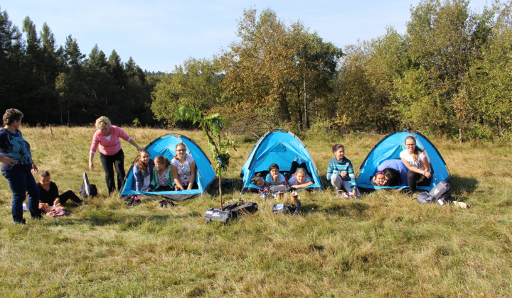 6. fotografia fotogalérie Pomoc z EÚ 2014 - 2020 / Stretnutie rodín z Ľubotína a Muszyny na Kurčíne - foto