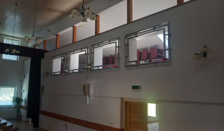 2. fotografia fotogalérie Pomoc z EÚ 2021 - 2027 / Rekonštrukcia zábradlia v polyfunkčnom centre Ľubotín - foto