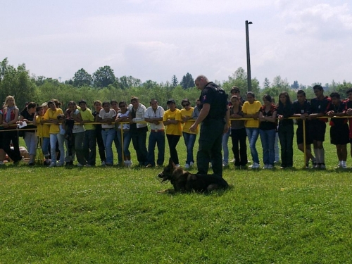 201209210730030.akcia_s_policiou